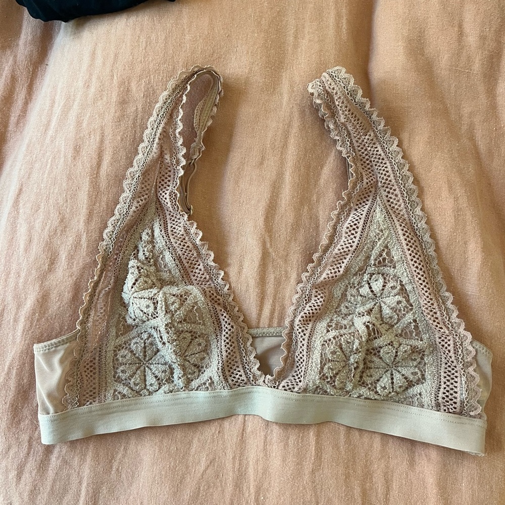 Aerie Cream Lace Bralette with Floral Detailing